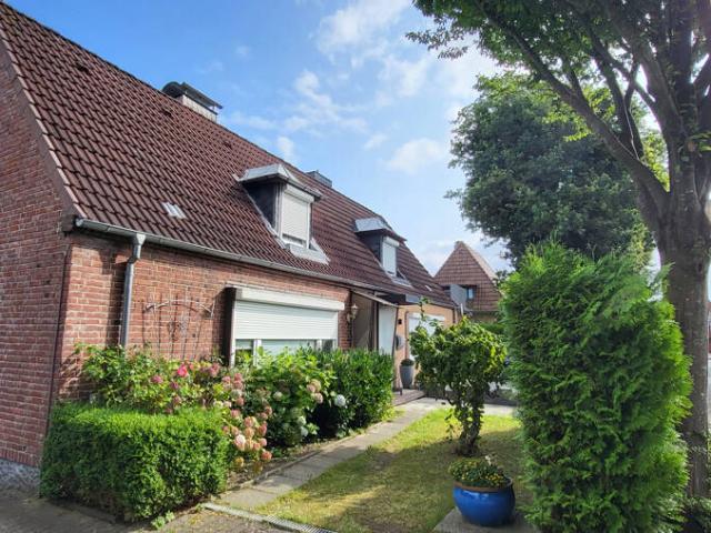 fünf Minuten zu Fuß zum WKK gemütliche Doppelhaushälfte mit Garage in zentraler Lage