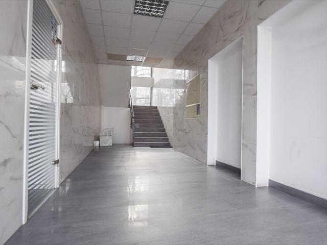 Funkcjonalny lokal 45 m2 z darmowym parkingiem w Rozbarku