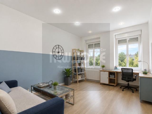 Funkcjonalny lokal 83 m² w centrum Szczecina z dużymi oknami