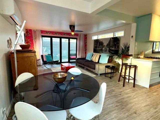 FUNKY FULLY FURNISHED BUNGALOW IN PRIME LOCATION!