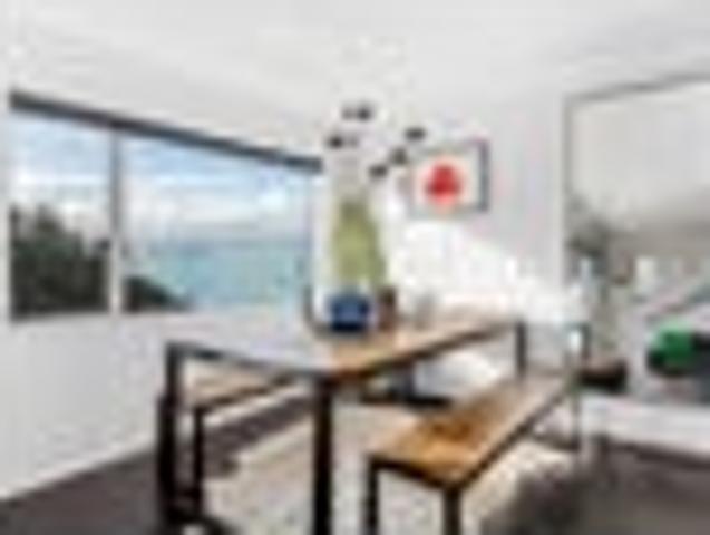 Funky, Stylish Living with Spectacular Views!