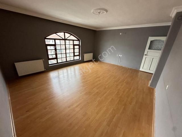 Fuat Çetin'den Cadde Üzerinde 3.kat Ön Cephe 125 M2 Kacmaz Fiyat