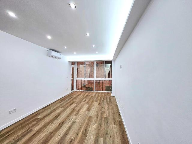 Fuengirola Piso Reformado 3 dormitorios, Balcón, Patio compartido Sin Ascensor