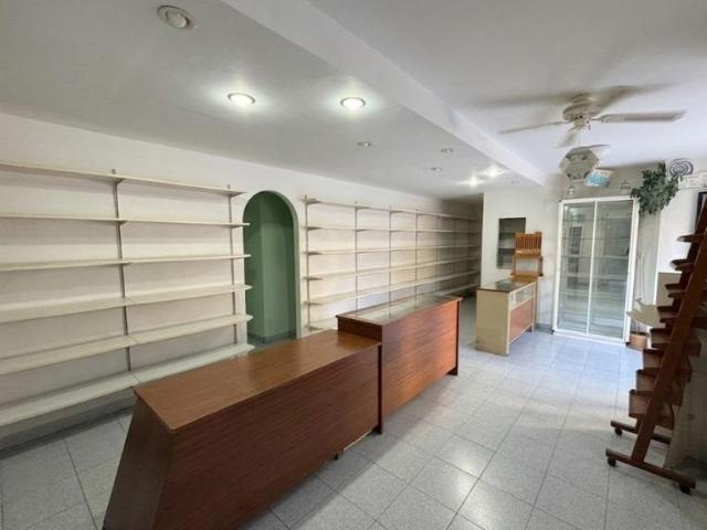 Fuerzas Armadas Local Comercial