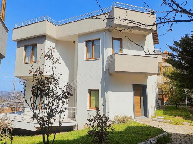 Ful Deniz Manzaralı Ve İzmir Yoluna Cepheli Villa