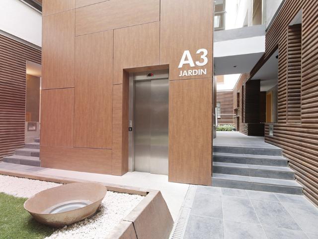 Full apartment conveniently located, 3+ months
