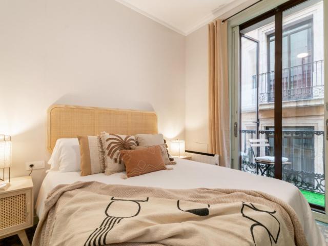 FULL BRIGHT APARTMENT WITH TERRACE NEAR PLAÇA REIAL