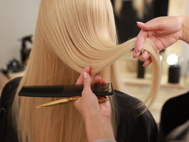 FULL: CHARMANT FRISEURSALON ÜBERNIMMT