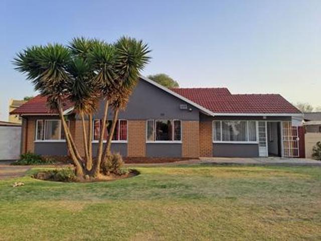 full complete 3 bedrooms house plus.