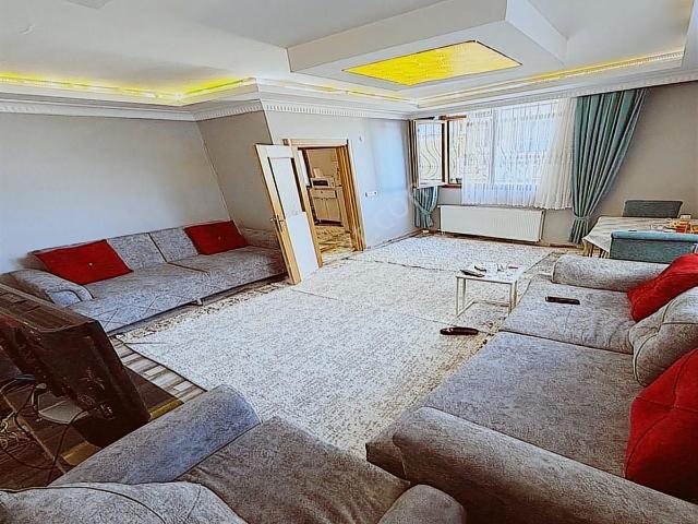 Full Dekorlu Kapalı Bahçesi Köşe Başı Düz Giriş Masrafsız