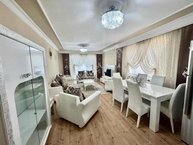 Full Eşyalı Cadde Üzeri Kiralık 3+1 Daire