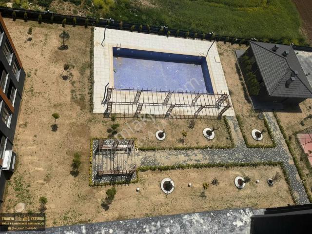 Full Eşyalı Havuzlu 1+1 Kiralık Daire