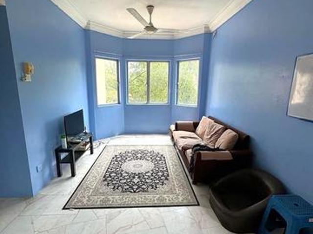 FULL FURNISH CONDO Desaminium Flora EQUINE PARK MRT AEON AIRCON