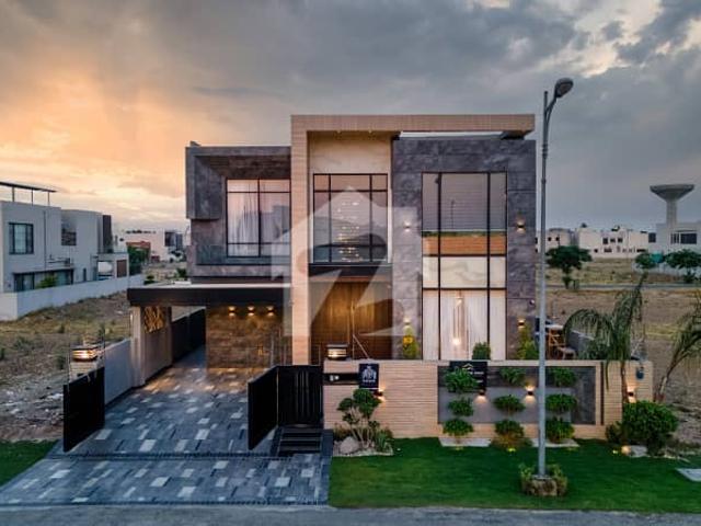 Full Furnished Top Class Luxurious House Near Top Location