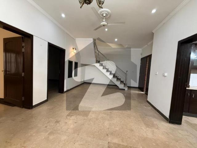 Full house available for rent in e11 e 11