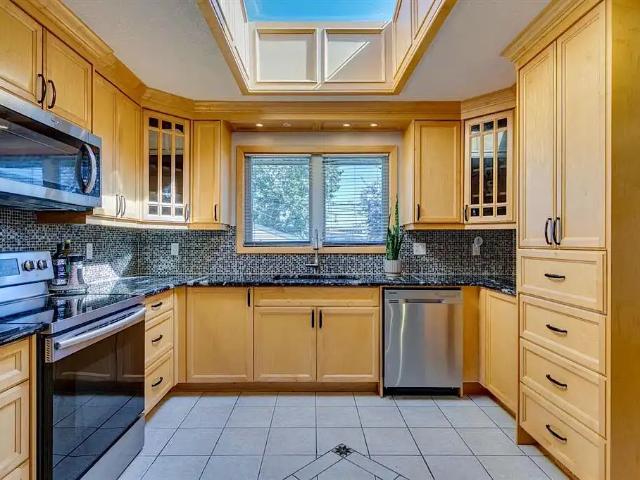 Full House w/Developed basement + HEATED double garage