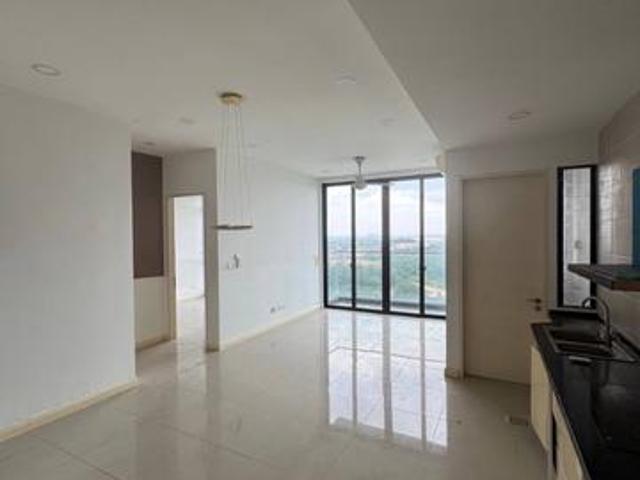 Full Loan 1416sqft DPristine Condominium Medini Good Condition