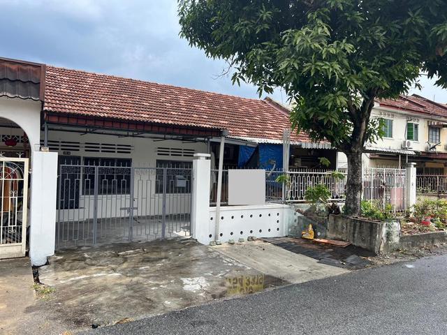 FULL LOAN 20x80 FREEHOLD Near LRT Station Tenanted Good Investment