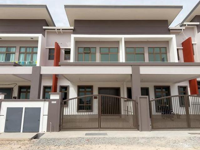 Full Loan 4Bedroom Freehold Double Storey 22x70ft Merlimau Mutiara AMJ