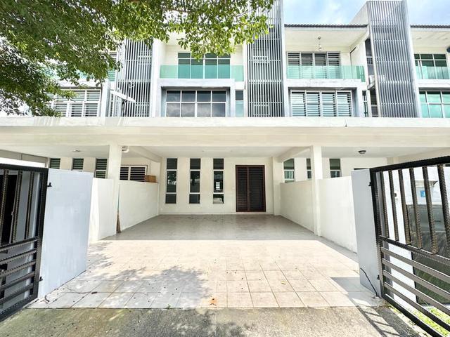 Full Loan Cash Out 60k 3 Storey 7r7b Bangi Avenue Seri Putra