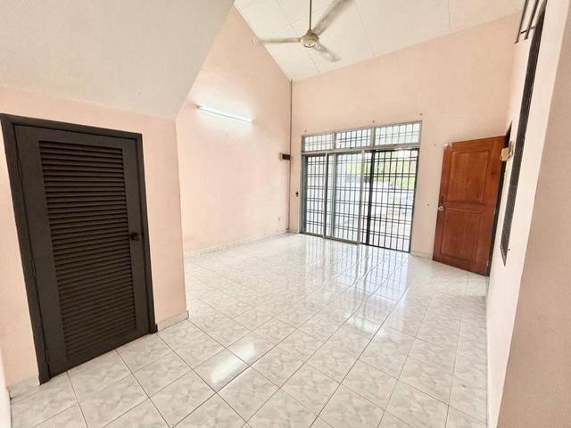Full Loan Bandar Putra Kulai 15 Storey 24x75 Original Unblock View