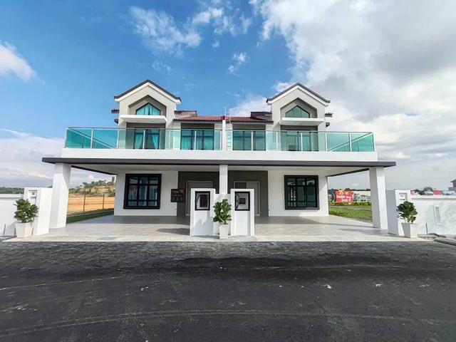 Full Loan Gated Guarded 2 Storey Semi D Ayer Keroh