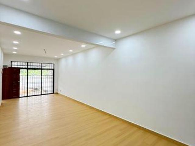 Full Loan Free Stamping Ulu Tiram Puteri Wangsa fully renovated