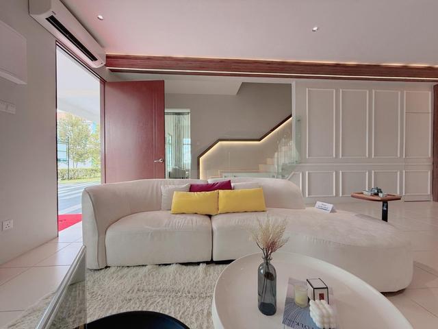 Full Loan Freehold Ready Move In Double Storey Semi D Jasin Toll Mydin