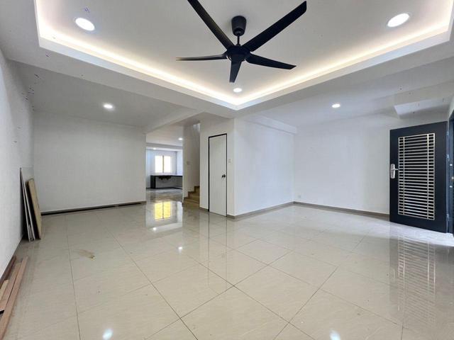 Full loan Full renovated Taman Putri Kulai Sri Putri 2 Storey Terrace