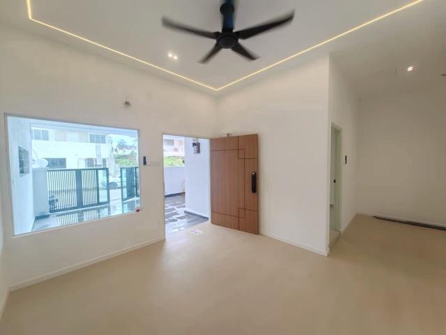 Full Loan Fully Renovate Freehold Single Storey 1367ft Bukit Senjuang