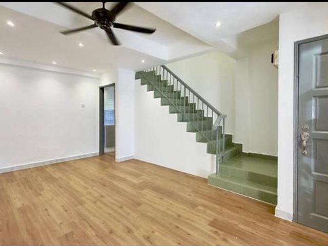 FULL LOAN FULLY RENOVATED 2 Storey Taman Villa Height Kajang