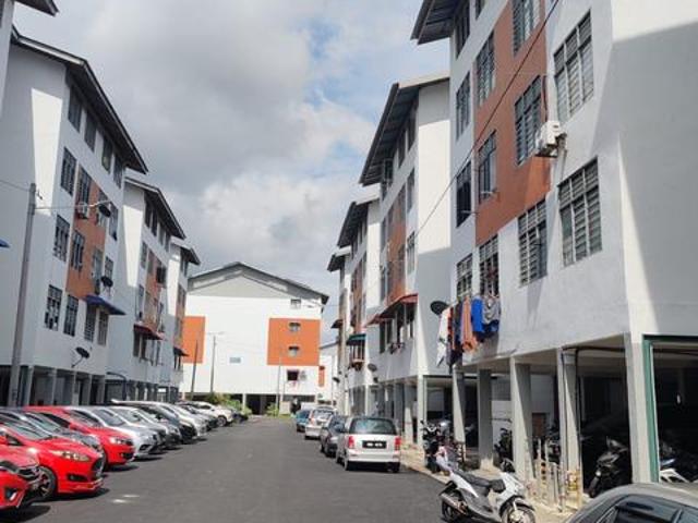 Full Loan Kulai Taman Putri Flat Cengal Low Floor Original Condition