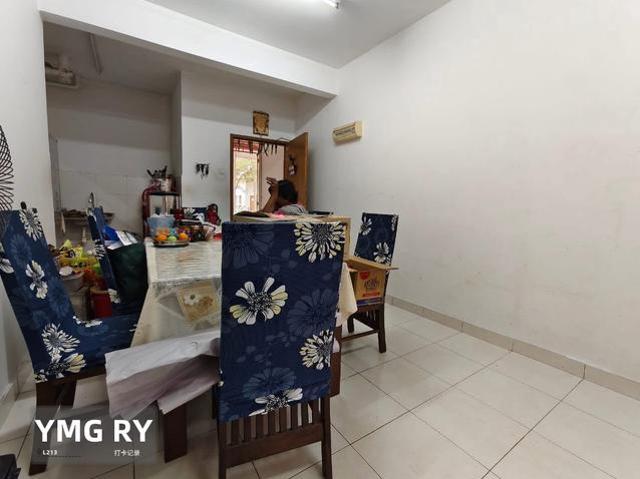 FULL LOAN HOT AREA Ground Floor Azaria Apartment Bandar Parklands