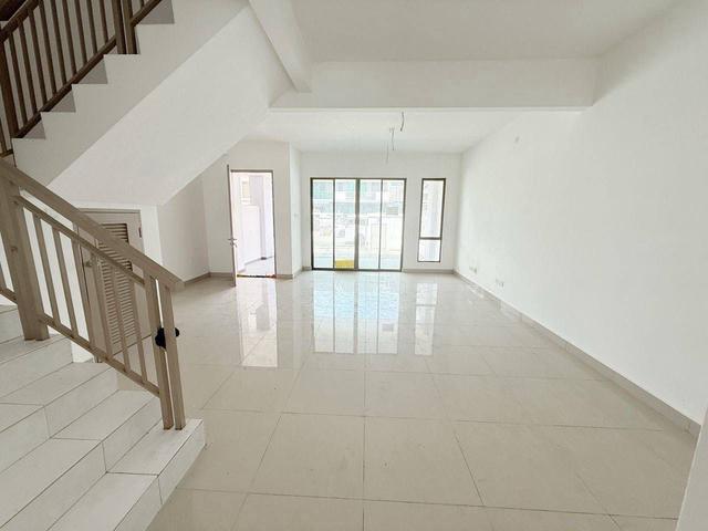 Full Loan House at Ulu Tiram near Desa Cemerlang Tebrau