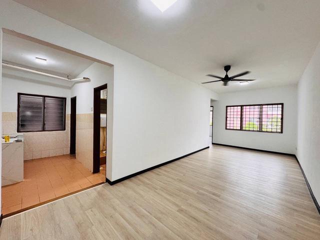 RUMAH CANTIK Iris Apartment Saujana Utama Sungai Buloh
