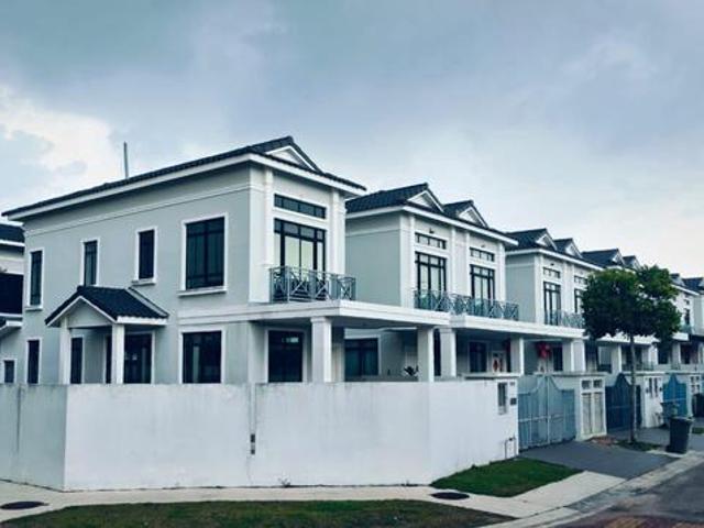 FULL LOAN JALAN EKO TROPIKA Double Storey Terrace Corner 4 Bed