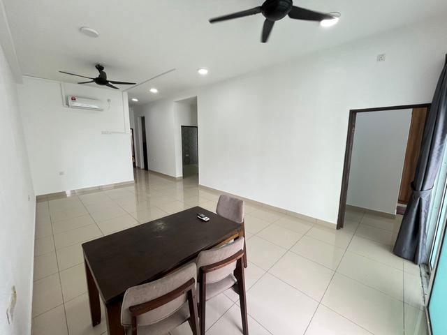 Full Loan Larkin M Condo Below Market 2 Parking Lot
