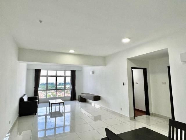 Full Loan Molek Pulai Apartment 2 car park