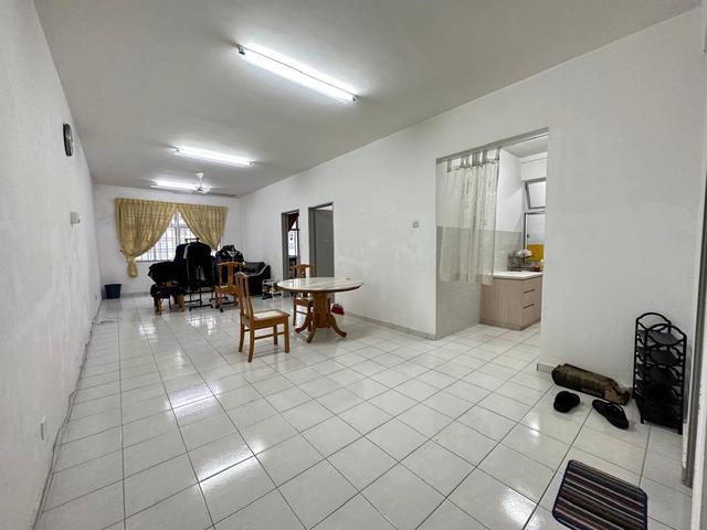 Full Loan Molek Ria Apartment Taman Molek Corner Lot
