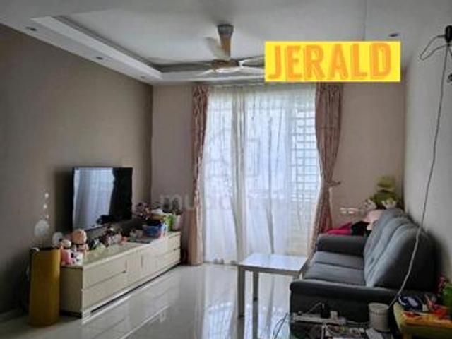 Full Loan Seaview Move in Condition Unit in Jelutong