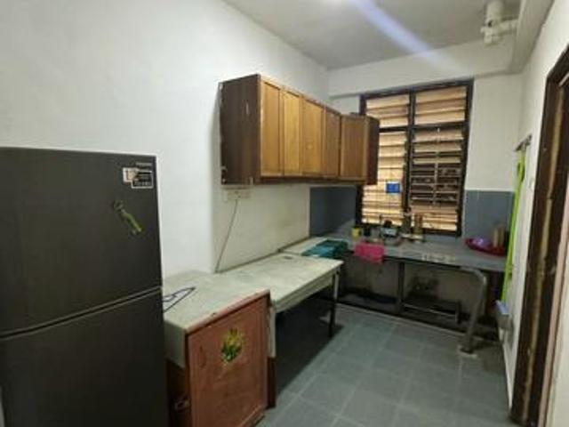 full loan skudai baru JLN HANG LEKIR flat level 3 reno good condition