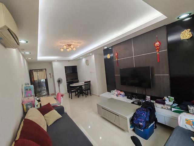 Full loan renovated Corner indah court bukit indah near tuas