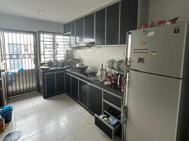 Full loan renovated Jalan tiong taman Scientex Pasir Gudang