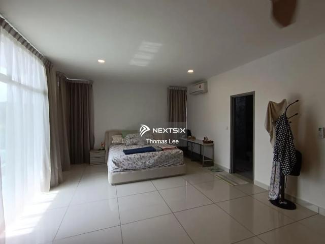 Full Loan Unit 想买房，不一定要准备一大笔钱️ #SKS Habitat @ Larkin 楼下就是Shopping Mall️ 吃饭、买东西、日常采购都超方便 靠近Larkin Sentral，无论平时搭巴士还是开车往返CIQ都很省时间