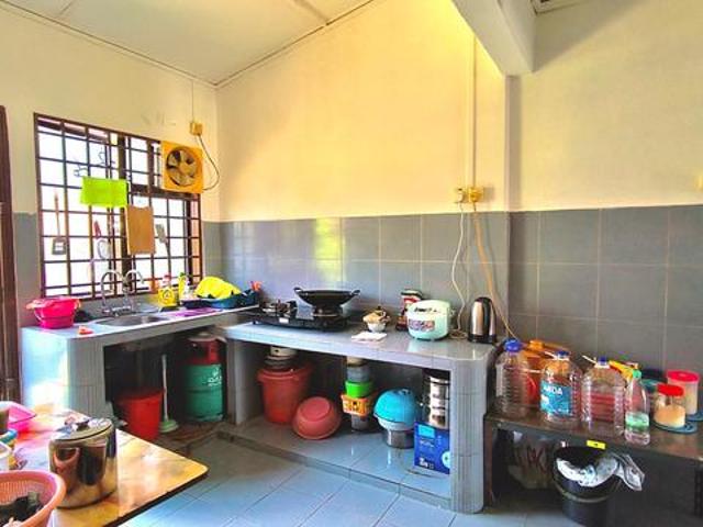 Full Loan Unit Jalan Bunga Kertas Kulai Good Condition