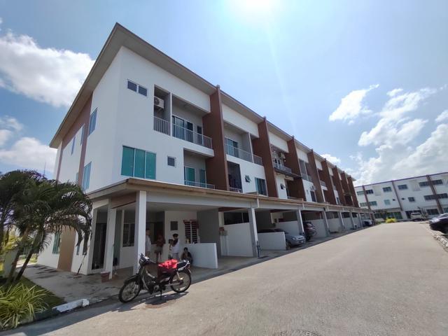 Full LOAN Vision Height Townhouse Lower Corner Unit For Sale