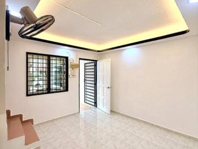 Full LoanFully RenovationSegamatTaman Sri PelangiJalan Oren 7