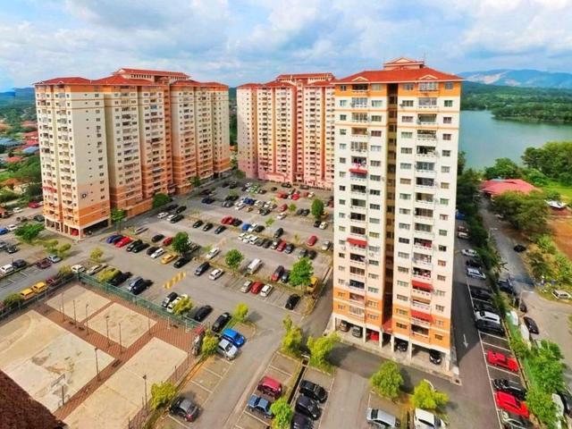 Full LoanLPPSALaguna Biru 1 3R2B 1CP Balcony Yard Area