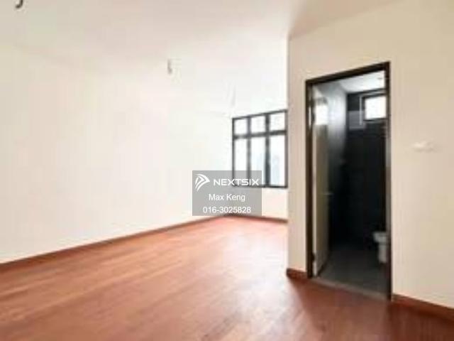 Full Renovated 90k with 2parking lv2 side by side. High floor unit