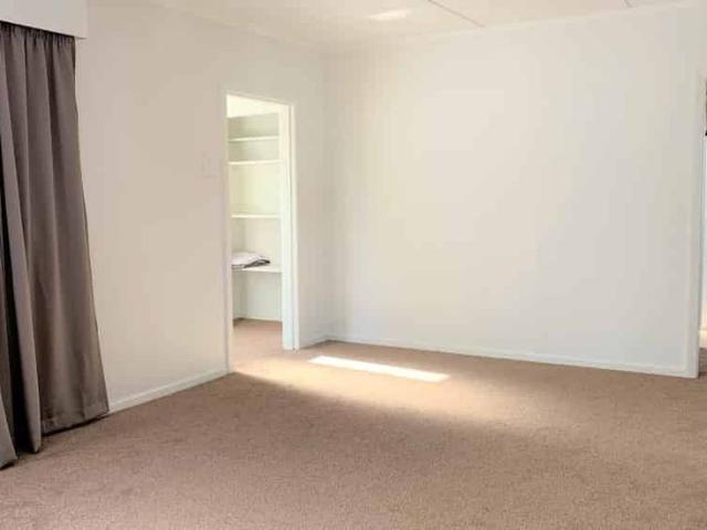 Full section Three bedroom house in Onehunga